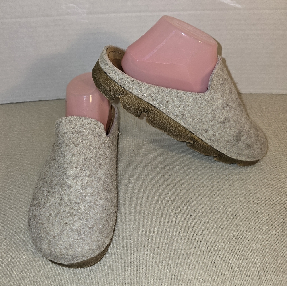 Flexus Beige Wool Felt Round Toe Clog size 9/40